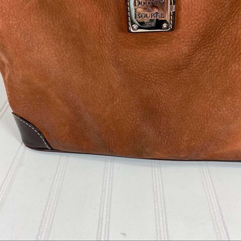 Dooney & Bourke Brown leather shoulder bag - Picture 3 of 16